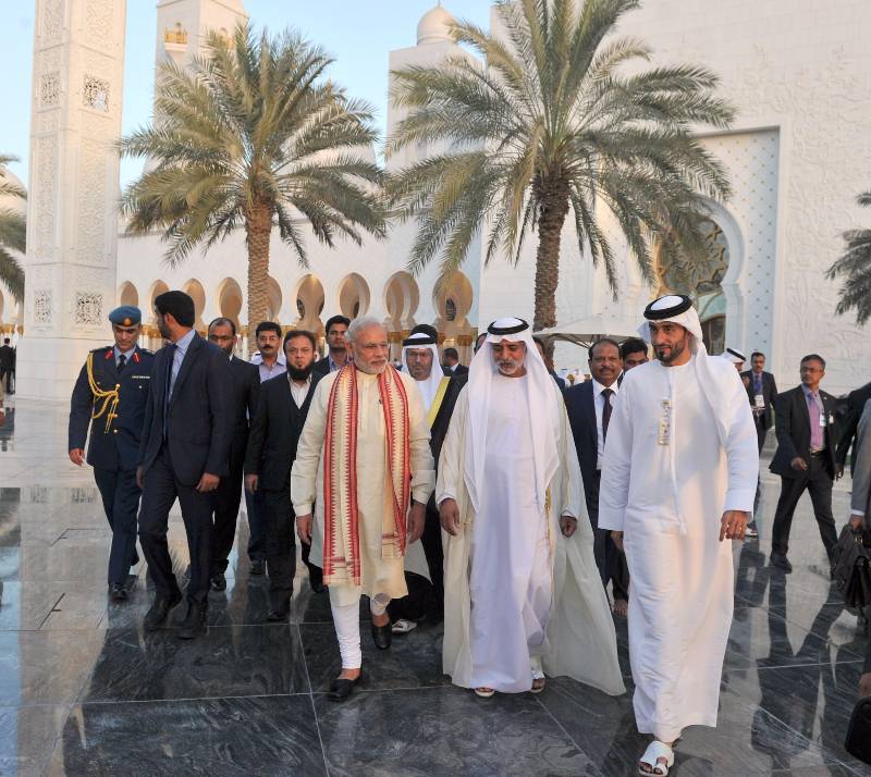 Prime Minister Narendra Modi visits the Shiekh Zayed Grand Mosque, at Abu Dhabi, UAE