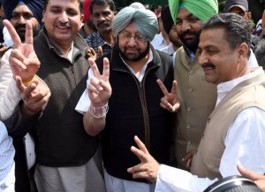 Punjab Congress chief Capt Amarinder Singh arrives to meet party's vice president Rahul Gandhi in New Delhi (Photo: IANS)