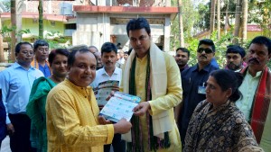 Unakoti: Tripura Chief Minister Biplab Kumar Deb distributes leaflets containing general information and precautions related to COVID-19 (coronavirus), in bordering Kailasehar in Unakoti district of Tripura on March 16, 2020. (Photo: IANS)