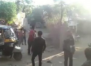 Lion charge towards villagers in Gujarat's village, netizens scared.