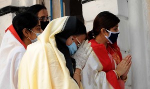 Kolkata: People wear mask and offer prayers to Goddess Annapurna during the 21-day nationwide lockdown imposed as a precautionary measure to contain the spread of coronavirus, in Kolkata on Apr 1, 2020. (Photo: IANS)