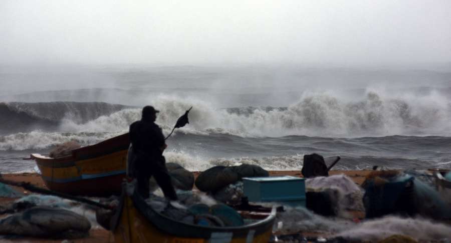 Chennai: High waves hit the shore as Cyclone Vardah makes landfall near Chennai in Tamil Nadu on Dec 12, 2016. (Photo: IANS)