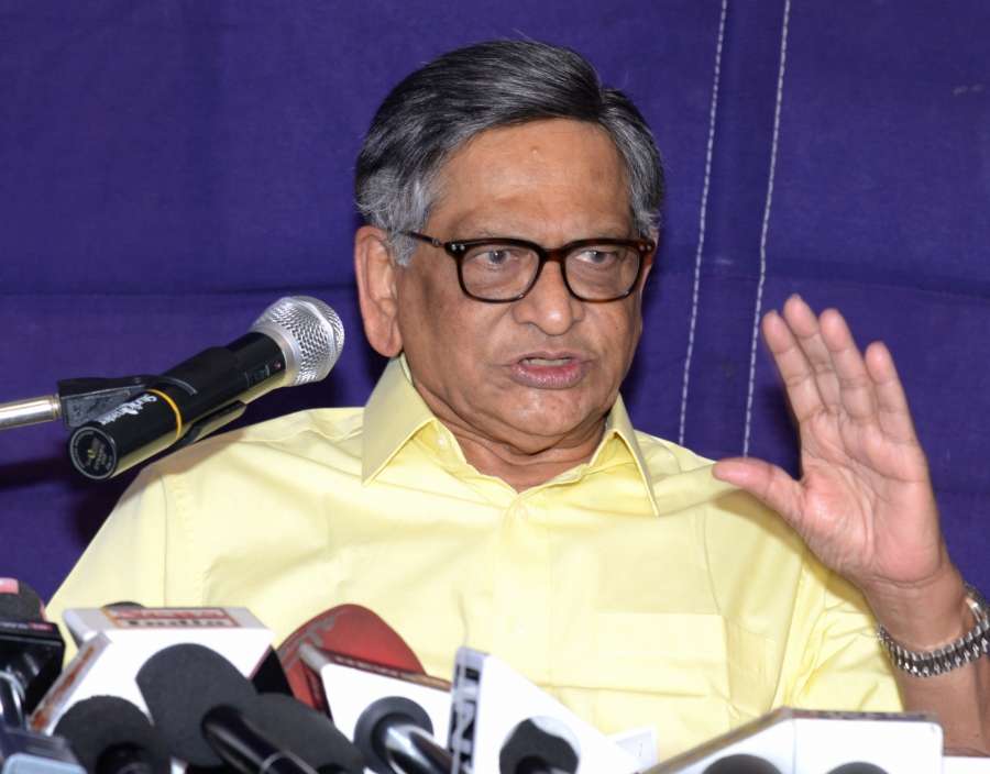 Bengaluru: Congress leader and former Karnataka Chief Minister S M Krishna addresses a press conference in Bengaluru, on Jan 29, 2017. (Photo: IANS) by .