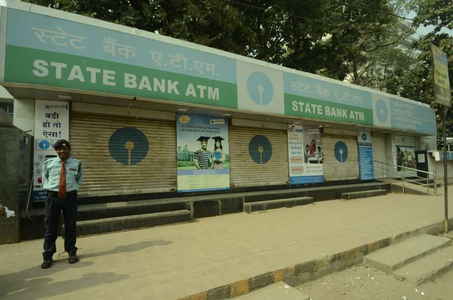 Patna: A SBI ATM kiosks closed after Prime Minister Narendra Modi announced demonetisation of Rs 1000 and Rs 500 notes making these notes invalid, in Patna on Nov. 9, 2016. (Photo: IANS) by . 