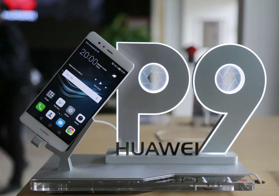 COSTA RICA-ESCAZU-INDUSTRY-HUAWEI-SMARTPHONE by .