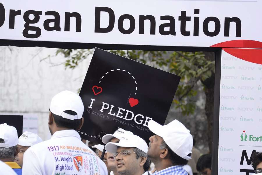 Mumbai: Television Host Manish Paul flags off Walkathon for Organ donation, in Mumbai on Nov 27, 2016. (Photo: IANS) by . 