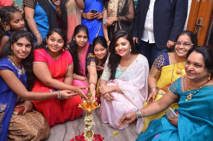 Hyderabad: Actress Sreemukhi launches Maanvi's Beauty Studio & Spa at Ameerpet in Hyderabad on Feb 5, 2017. (Photo: IANS) by . 