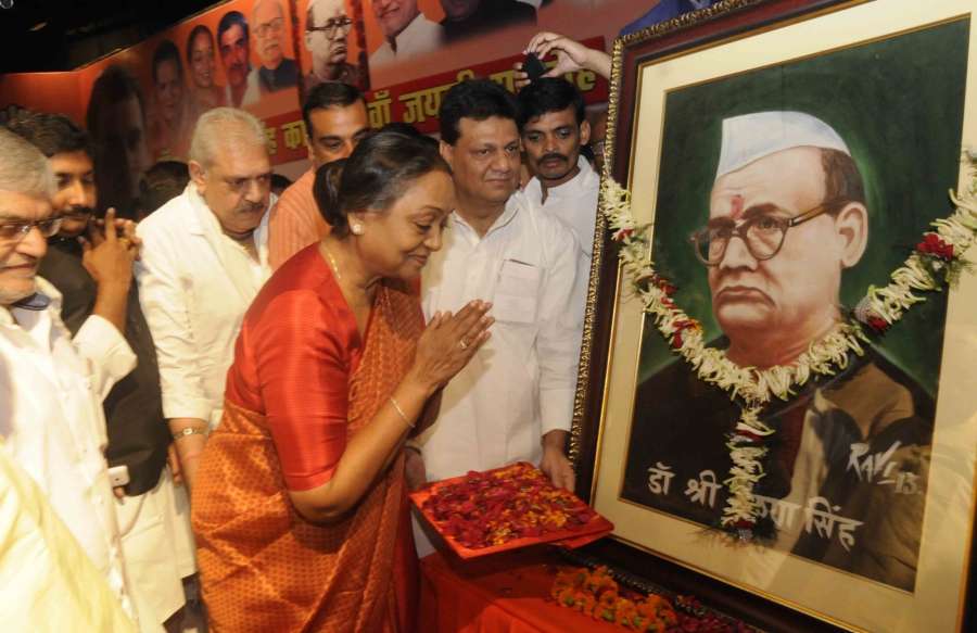 Patna: Former Lok Sabha speaker Meira Kumar pays tribute to freedom fighter Krishna Singh on his birth anniversary in Patna on Oct 21, 2016. (Photo: IANS) by . 