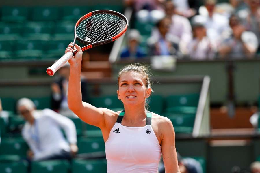 PARIS, June 5, 2017 (Xinhua) -- Simona Halep of Romania celebrates after the women's singles fourth round match against Carla Suarez Navarro of Spain at the French Open Tennis Tournament 2017 in Paris, France, on June 5, 2017. (Xinhua/Chen Yichen/IANS) by . 