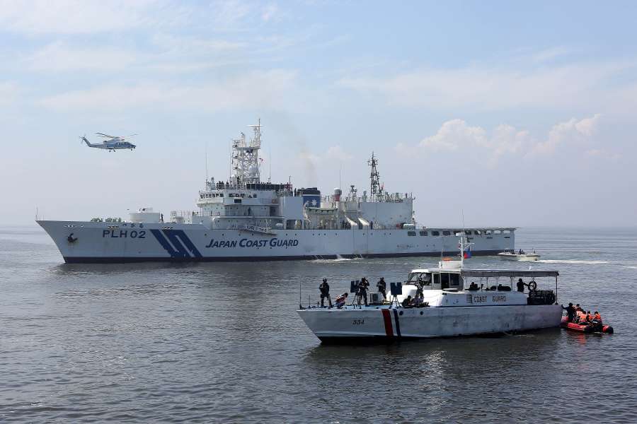(WORLD SECTION) JAPAN-PHILIPPINES-JOINT MARITIME ENFORCEMENT EXERCISE by . 
