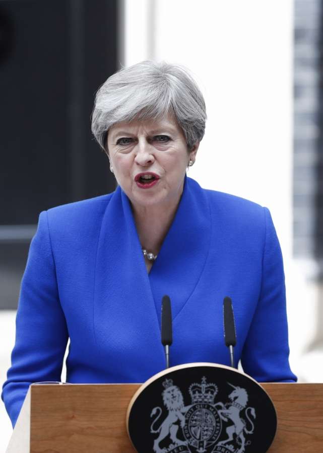 LONDON, June 9, 2017 (Xinhua) -- British Prime Minister Theresa May gives a speech at 10 Downing Street after meeting with the Queen in London, Britain on June 9, 2017. British Prime Minister Theresa May confirmed Friday afternoon she will form a Westminster government, helped by members of Northern Ireland's Democratic Unionist Party (DUP). (Xinhua/Richard Washbrooke/IANS) by . 