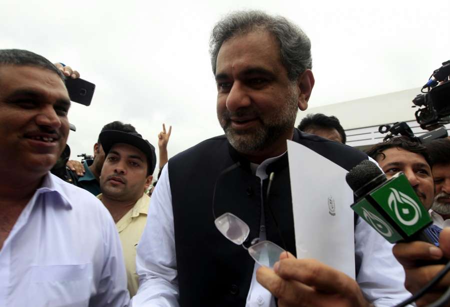 ISLAMABAD, Aug. 1, 2017 (Xinhua) -- Shahid Khaqan Abbasi talks to media upon his arrival at the National Assembly before the election of the new prime minister of the country in Islamabad, capital of Pakistan, Aug. 1, 2017. Pakistan's National Assembly on Tuesday elected Shahid Khaqan Abbasi, candidate of the ruling party, as the country's new prime minister. (Xinhua/Stringer/IANS) by . 