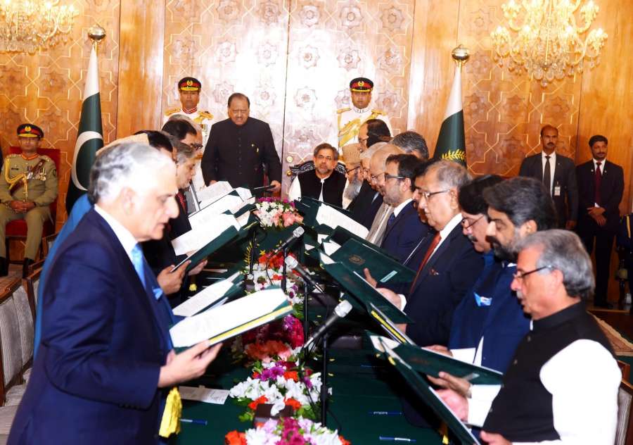 ISLAMABAD, Aug. 4, 2017 (Xinhua) -- Photo released by Pakistan's Press Information Department (PID) on Aug. 4, 2017 shows federal ministers of Pakistan's new cabinet being sworn in by Pakistani President Mamnoon Hussain during a sworn-in ceremony at President House in Islamabad, capital of Pakistan. Pakistan's new cabinet of Prime Minister Shahid Khaqan Abbasi was sworn in at an oath-taking ceremony at the Presidency in Islamabad on Friday. (Xinhua/PID/IANS) by .