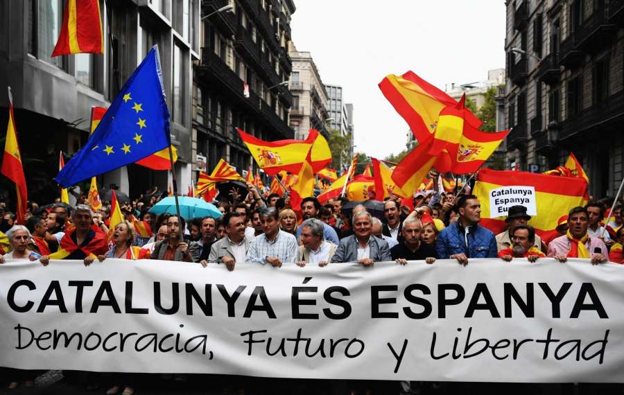 BARCELONA, Oct. 1, 2017 (Xinhua) -- People take to the streets to defend Spain's unity, its constitution and protest against the independence referendum set to be held on Sunday which has been declared illegal by Spain's Constitutional Court, in Barcelona, Spain, on Sept. 30, 2017. (Xinhua/Guo Qiuda/IANS) by .
