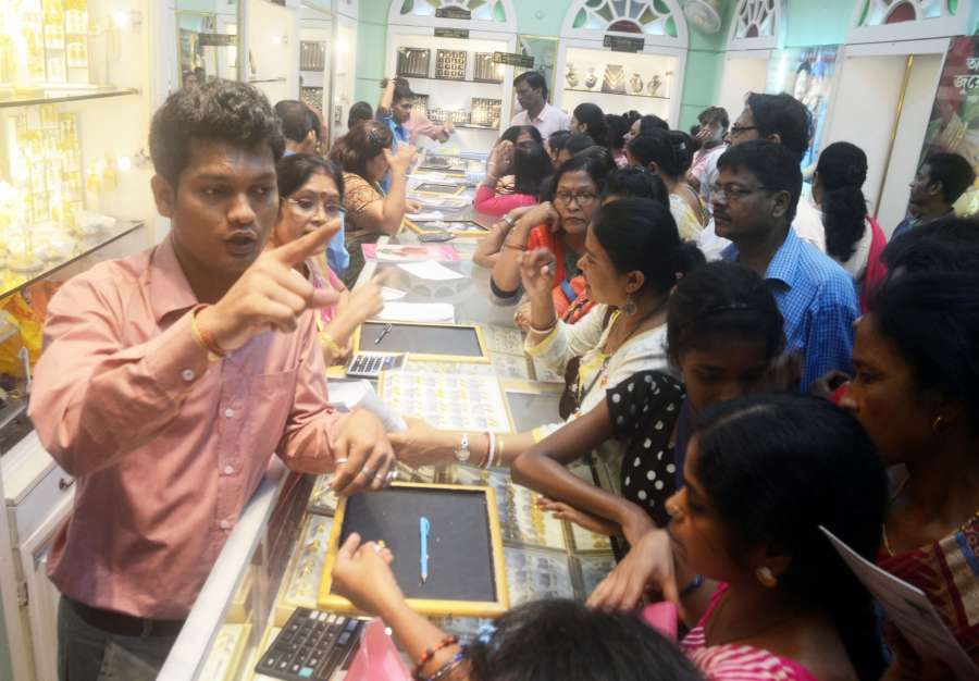 New Delhi: People busy buying jewellery on 'Dhanteras' in Kolkata on Oct 17, 2017. (Photo: IANS) by .