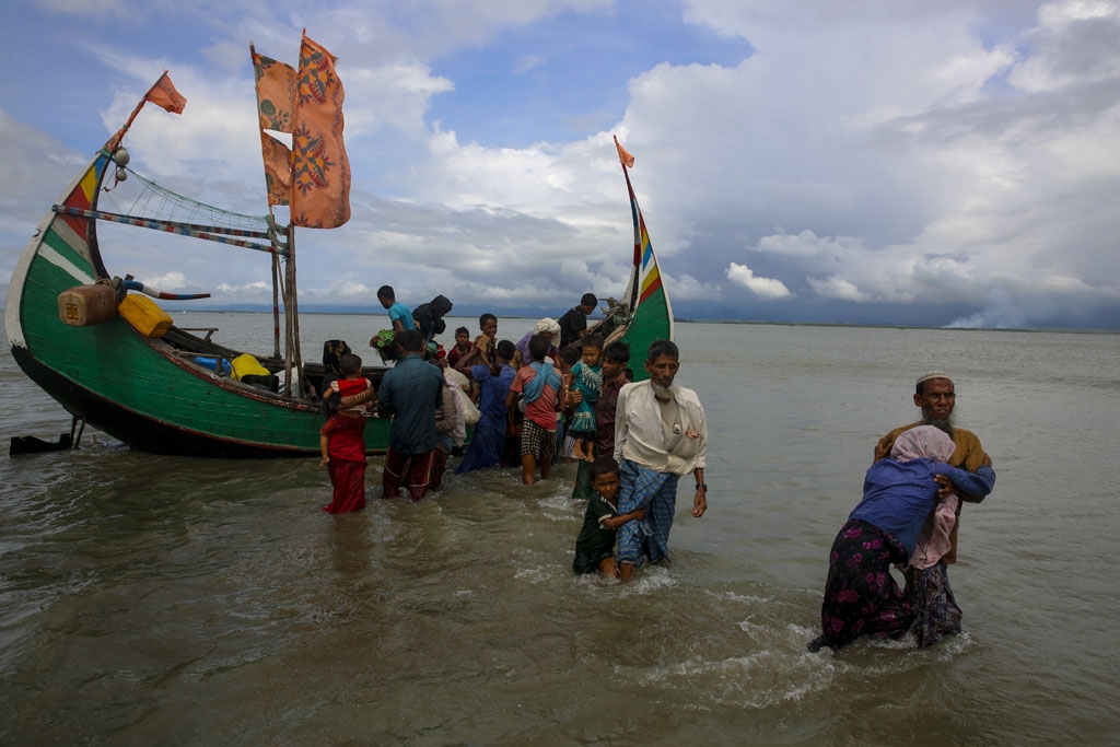Dakhinpara: Rohingya refugees arrive at Shah Porir Dwip in Dakhinpara ofBangladesh from Rasidong in Myanmar, on Sept 13, 2017. (Photo: bdnews24/IANS) by . 
