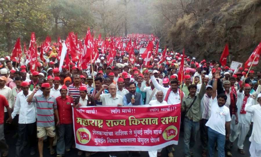 Bhiwandi: Farmers marching under the banner of Maharashtra Rajya Kisan Sabha reach Bhiwandi on March 10, 2018. 30,000 farmers had started marching against failure of the BJP-led government to address agrarian distress from Nashik on Tuesday and is expected to reach Mumbai on Sunday. (Photo: IANS) by . 