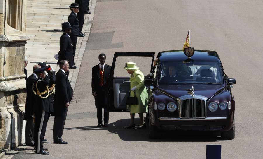 WINDSOR, May 19, 2018 (Xinhua) -- Britain's Queen Elizabeth II (C) arrives in Windsor Castle for the royal wedding of Prince Harry and his bride Meghan Markle in Windsor, Britain on May 19, 2018. (Xinhua/Han Yan/IANS) by .