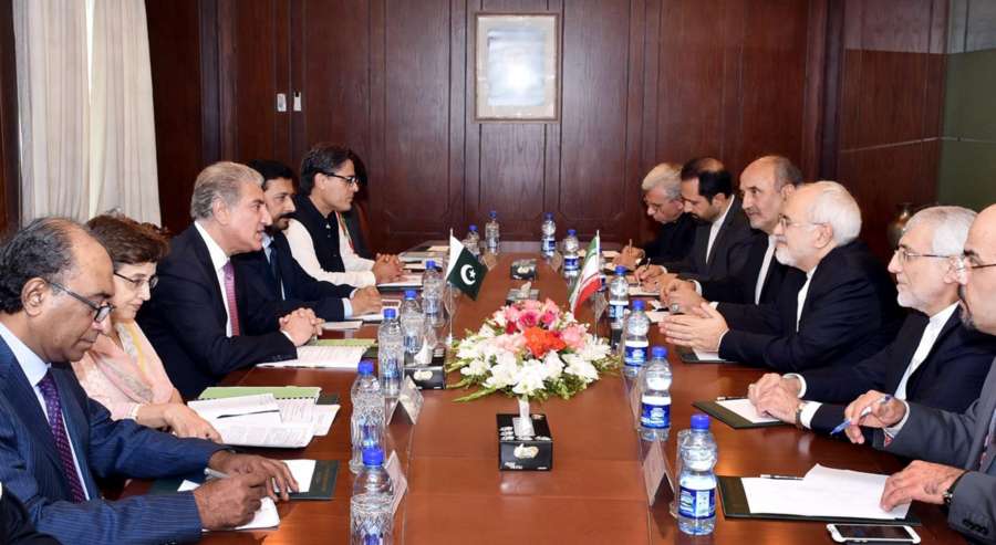 ISLAMABAD, Aug. 31, 2018 (Xinhua) -- Photo released by Pakistan's Press Information Department (PID) on Aug. 31, 2018 shows that Pakistani Foreign Minister Shah Mahmood Qureshi (3rd L) attends a meeting with his Iranian counterpart Mohammad Javad Zarif (3rd R) in Islamabad, capital of Pakistan. Pakistan on Friday expressed its support to Iran on the international nuclear deal related to the Iranian nuclear issue during talks between foreign ministers of the two countries, the Foreign Ministry said. (Xinhua/PID/IANS) by .