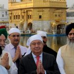 Amritsar: United Nations Secretary-General Antonio Guterres pays obeisance at the Golden Temple in Amritsar on Oct 3, 2018. (Photo: IANS) by .