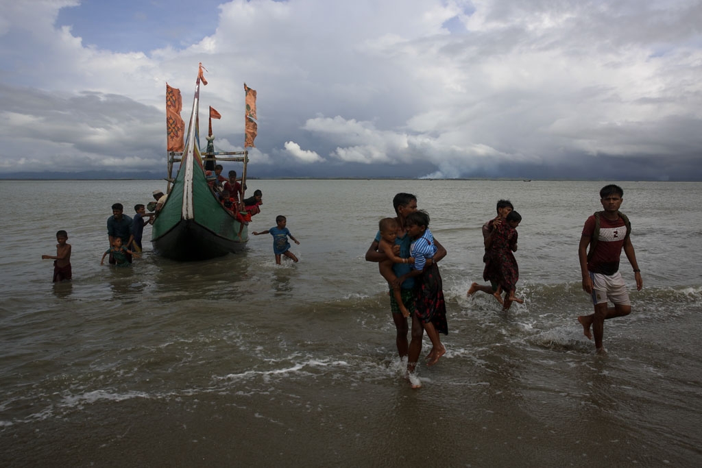 Dakhinpara: Rohingya refugees arrive at Shah Porir Dwip in Dakhinpara ofBangladesh from Rasidong in Myanmar, on Sept 13, 2017. (Photo: bdnews24/IANS) by .