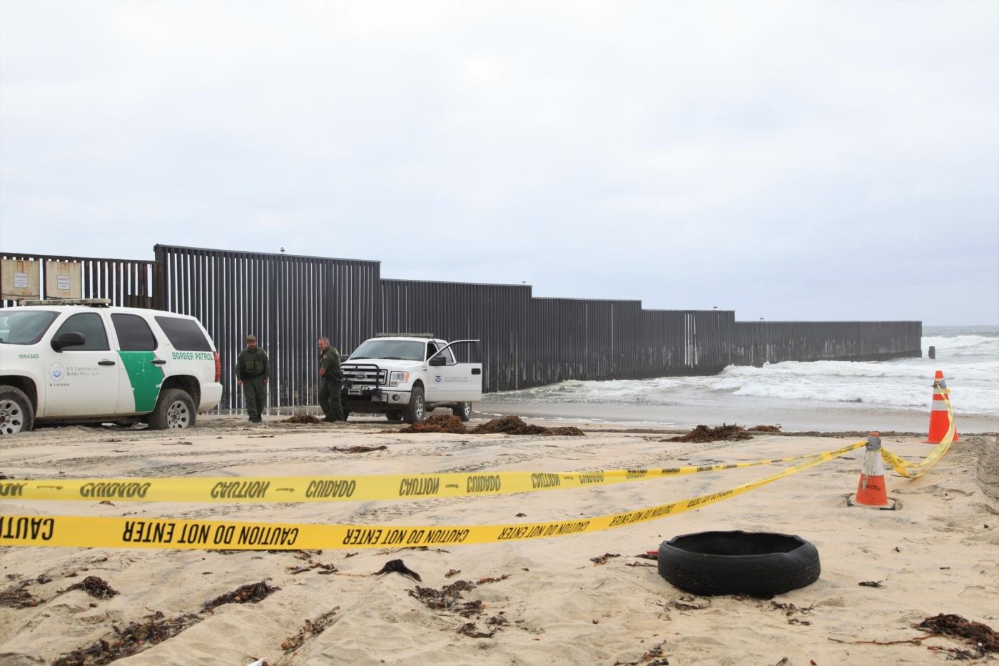 SAN DIEGO, May 1, 2018 (Xinhua) -- American policemen guard near the border wall between the U.S. and Mexico, in San Diego, the United States, April 30, 2018. Hundreds of Central American migrants arrived in Mexican border city Tijuana making a mass request for US asylum.(Xinhua/Huang Heng/IANS) by .