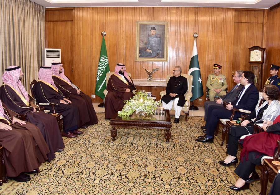 ISLAMABAD, Feb. 18, 2019 (Xinhua) -- Photo released by Pakistani Press Information Department (PID) shows Pakistani President Arif Alvi(R in Center) meeting with Saudi Arabia's Crown Prince Mohammed bin Salman Al Saud(L in Center) in Islamabad, capital of Pakistan, Feb. 18, 2019. Saudi Arabia's Crown Prince Mohammed bin Salman Al Saud arrived in Pakistan on Sunday on a two-day official visit on bilateral and regional issues, with focuses on investment and economic cooperation. (Xinhua/PID/IANS) by . 