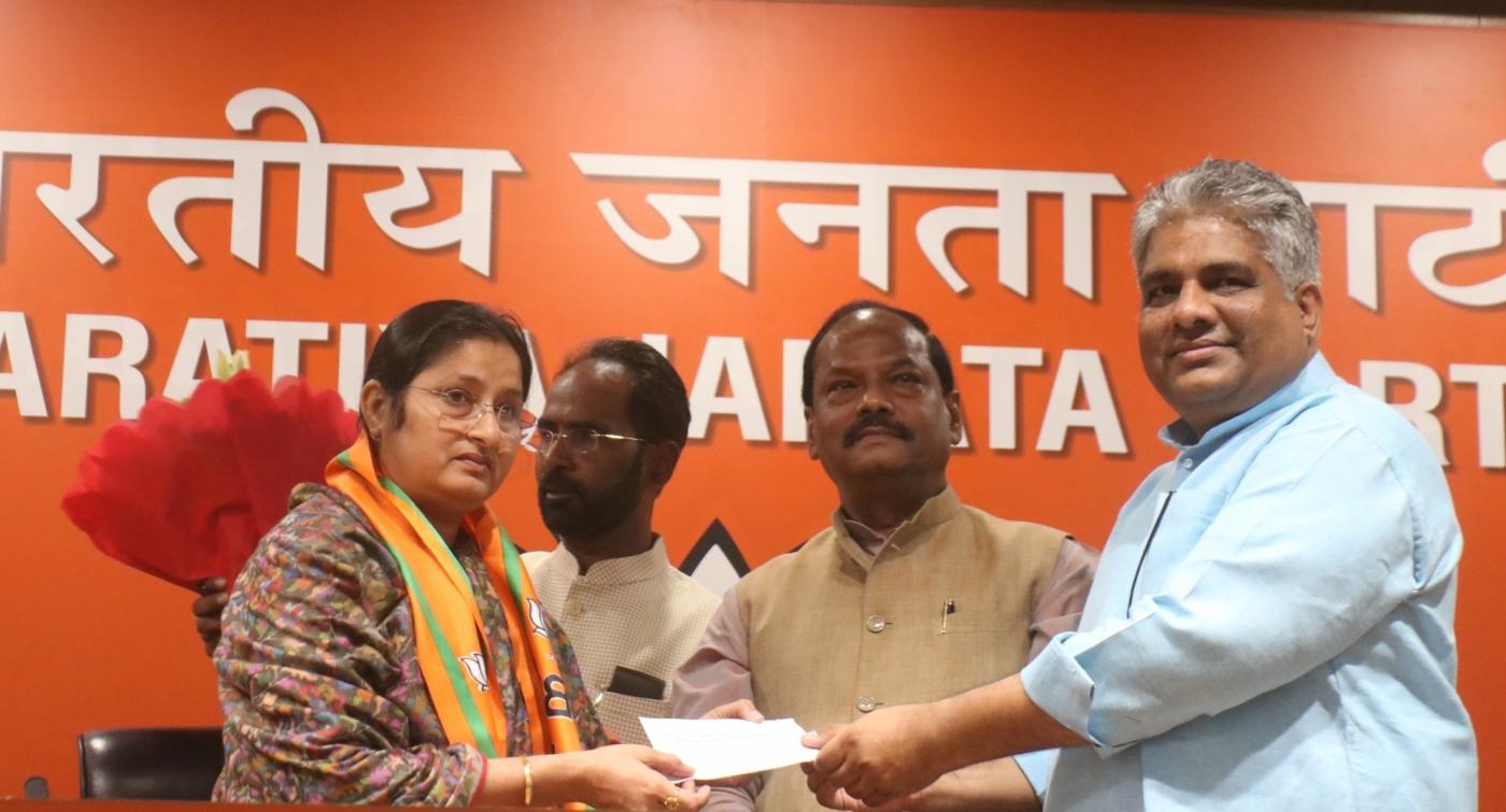 New Delhi: Jharkhand RJD President Annapurna Devi joins BJP in the presence of party leaders Raghubar Das and Bhupinder Yadav in New Delhi, on March 25, 2019. (Photo: IANS) by .