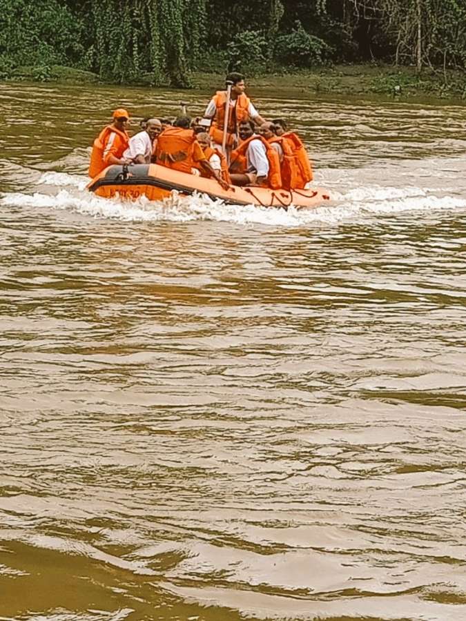 Pathanamthitta: NDRF personnel carry out rescue operations in Kerala's flood affected Pathanamthitta on Aug 10, 2019. (Photo: IANS/NDRF) by . 