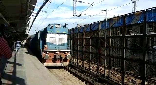 New Delhi: Samjhauta Express arrives in Delhi after Pakistan announced permanent suspension of the cross-border train service, on Aug 9, 2019. (Photo: IANS) by . 