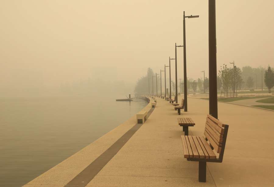CANBERRA, Jan. 5, 2020 (Xinhua) -- A park next to Lake Burley Griffin is shrouded in bushfire smoke in Canberra, Australia, Jan. 5, 2020. Australia's bushfire crisis, which has seen more than 1,500 homes destroyed and at least 23 confirmed deaths according to The Australian newspaper, were expected to be exacerbated by catastrophic conditions forecast for Saturday. (Photo by Chu Chen/Xinhua/IANS) by . 