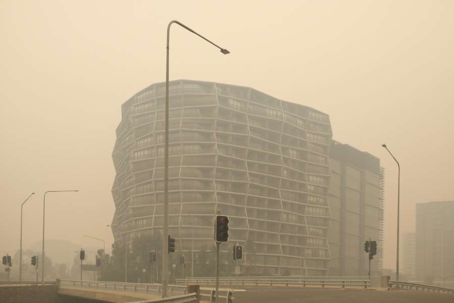 CANBERRA, Jan. 5, 2020 (Xinhua) -- A building is shrouded in bushfire smoke in downtown Canberra, Australia, Jan. 5, 2020. Australia's bushfire crisis, which has seen more than 1,500 homes destroyed and at least 23 confirmed deaths according to The Australian newspaper, were expected to be exacerbated by catastrophic conditions forecast for Saturday. (Photo by Chu Chen/Xinhua/IANS) by . 