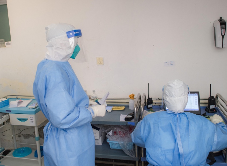 WUHAN, Jan. 28, 2020 (Xinhua) -- Medical staff work at the department of infectious diseases in Wuhan Union Hospital, to combat the novel coronavirus (2019-nCoV) pneumonia, in Wuhan, central China's Hubei Province, Jan. 28, 2020. (Xinhua/Xiao Yijiu) by . 