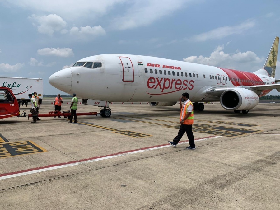 Air India Express flight IX 343 Kozhikode Dubai is now airborne at 1.40 PM. Captain Michale Saldanha on command with First Officer Akhilesh Kumar. by . 
