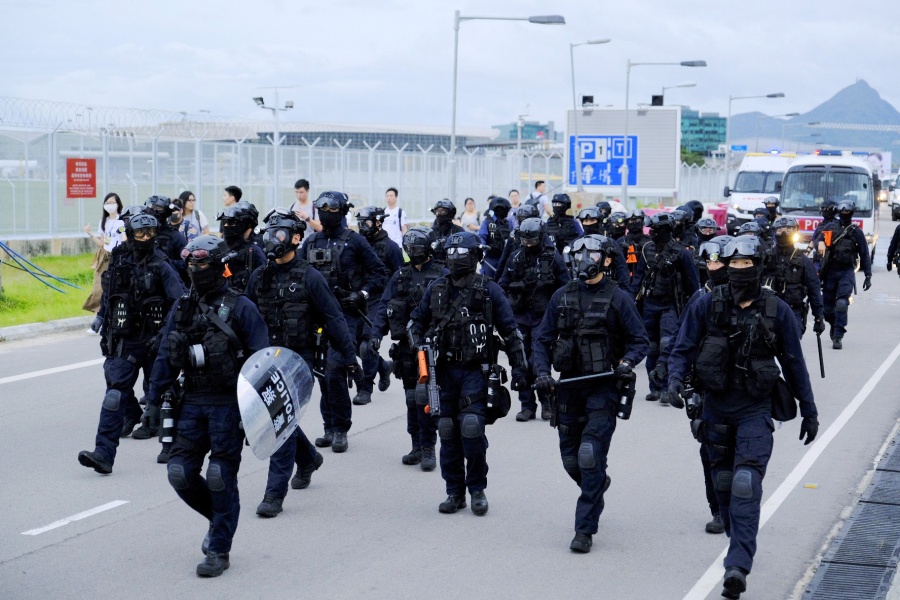 HONG KONG, Sept. 1, 2019 (Xinhua) -- Hong Kong police conduct a dispersal operation at around 5 p.m. outside the Hong Kong International Airport in south China's Hong Kong, Sept. 1, 2019. A large group of radical protesters charged security cordon lines, damaged facilities, and disrupted the operations of the Hong Kong International Airport on Sunday. n Protesters started gathering at the bus stops of the airport terminal at 1:00 p.m. local time. Around 2:00 p.m., the radical protesters started to charge water-filled barriers, pointed laser beams at the airport authority staff, and blocked roads with trolleys and mills barriers. n They also hurled objects at police officers and airport authority staff. Some radical protesters used iron bars to smash the doors of airport facilities. n At around 3:30 p.m., the police said they would soon conduct a dispersal operation and asked all protesters to leave and stop their illegal acts immediately. n As the protesters left the airport, some black-clad men built barricades to keep police away and paralyze the traffic surrounding the airport. (Xinhua/IANS) by . 