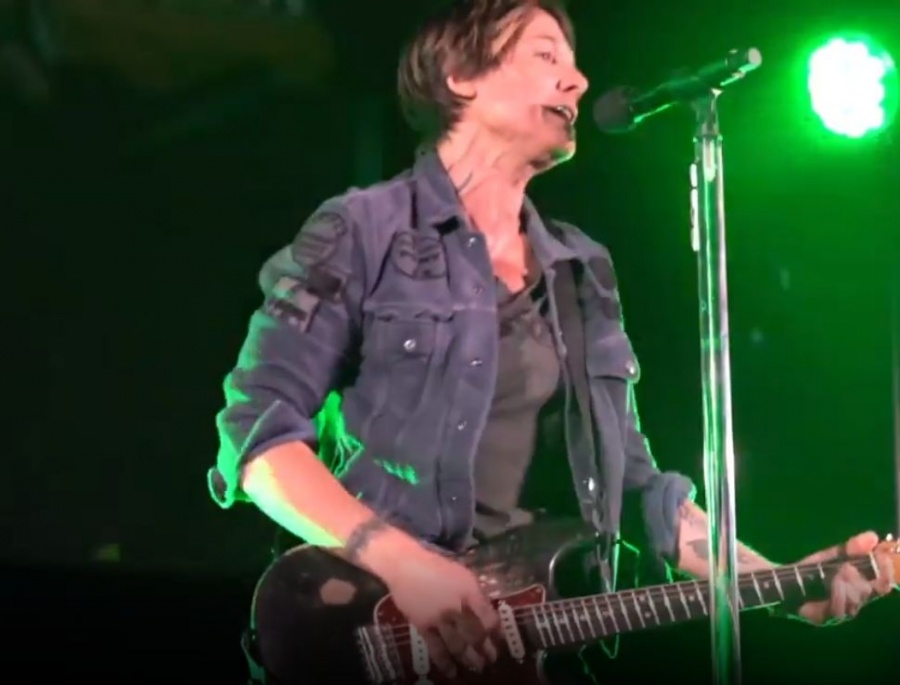 COVID-19: Keith Urban performs for over 200 healthcare workers. by . 