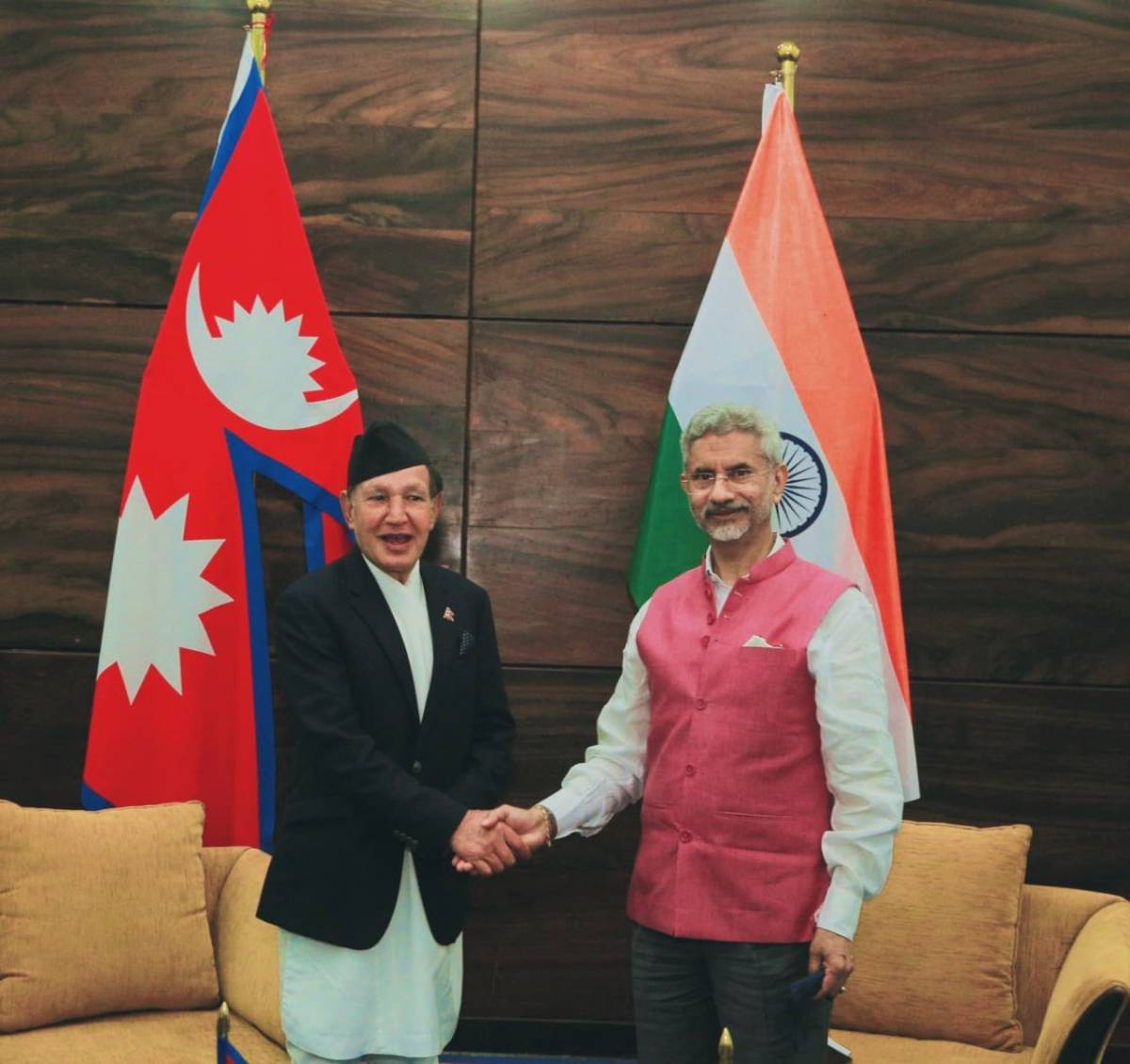 Jaishankar meets Nepali Counterpart in Lanka