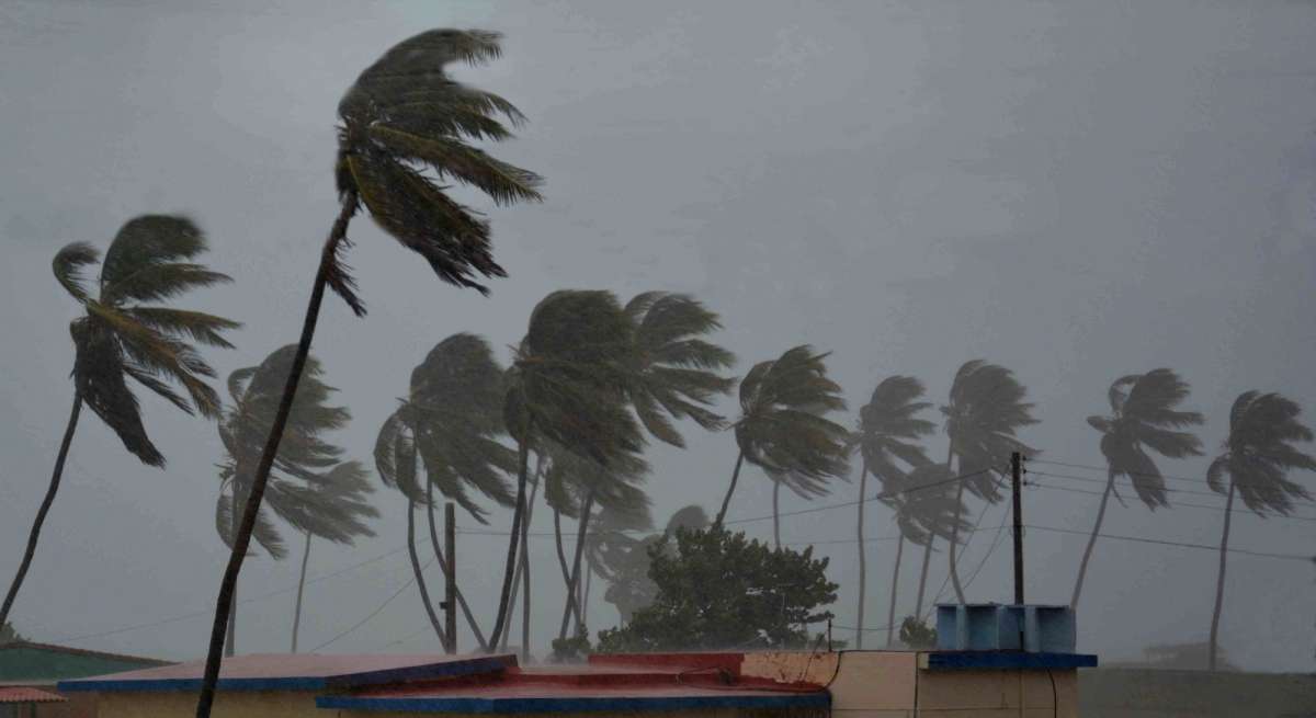 Cuba suffers complete blackout after hit by hurricane