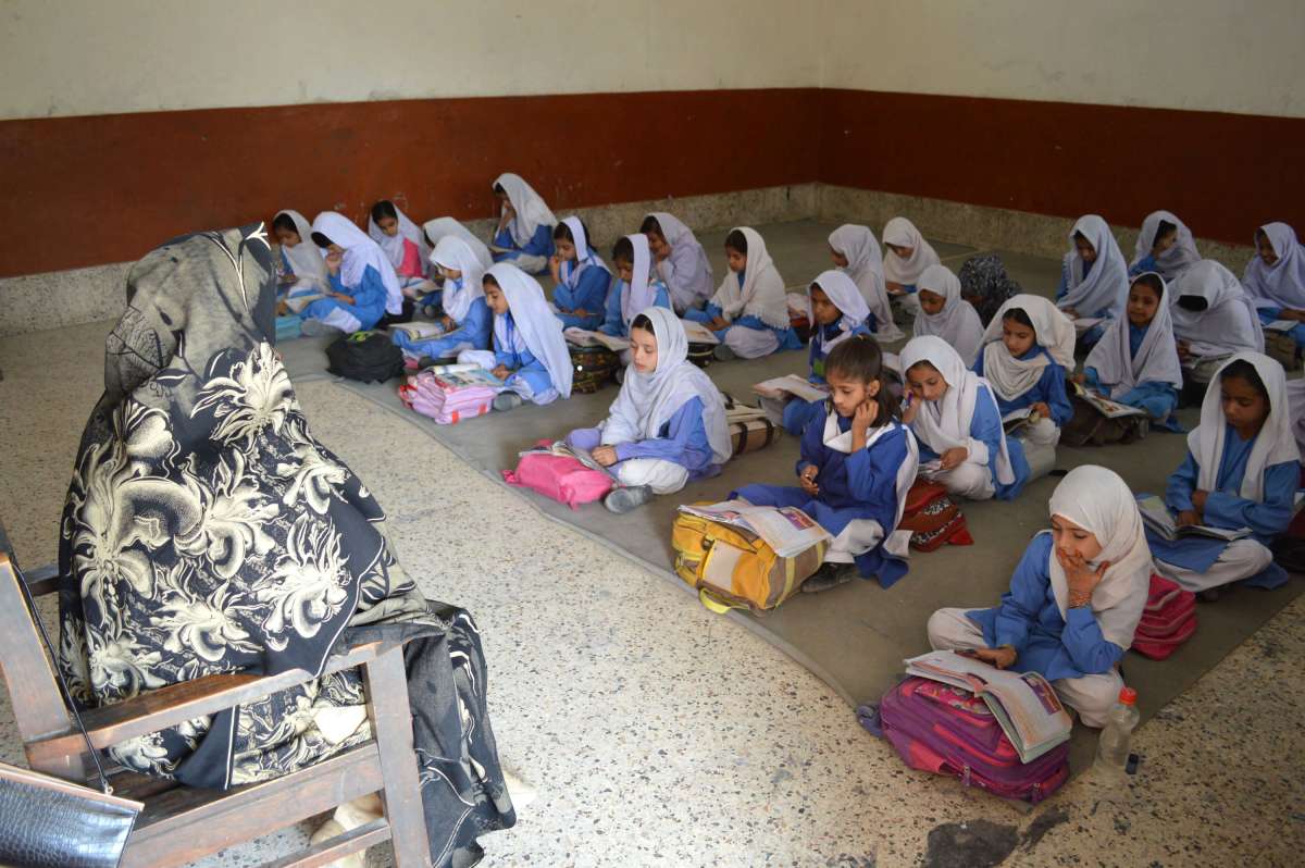 Students attend class at a government school in southwest Pakistan's Quetta, Oct. 15, 2014. Pakistan has welcomed the decision by the Norwegian Nobel Committee to award the 2014 Nobel Peace Prize to Malala Yousafzai, a Pakistani teenage girl who defied Taliban's ban on girls' education. (Xinhua/Irfan/IANS)