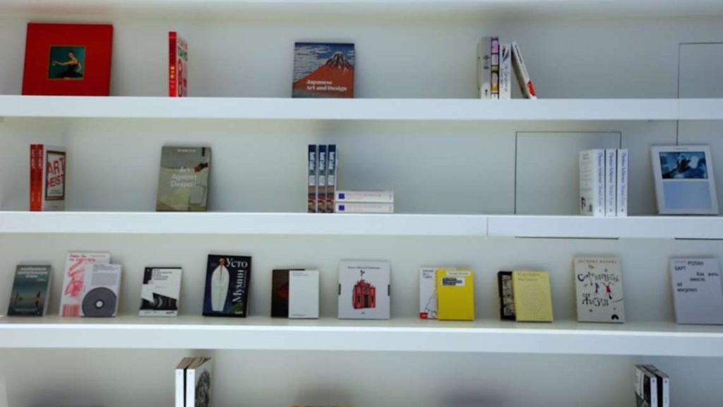 DOM ART PROJECTS: Beyond The White Cube
