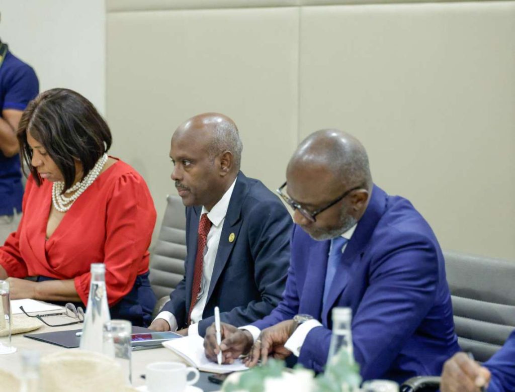 U Commission Chair Mahmoud Ali Youssouf chairs a high-level roundtable in Mauritius focused on reducing Africa’s risk premium