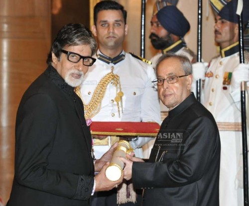 The President, Shri Pranab Mukherjee presenting the Padma Vibhushan Award to Shri Amitabh Bachchan, at a Civil Investiture Ceremony, at Rashtrapati Bhavan, in New Delhi on April 08, 2015.