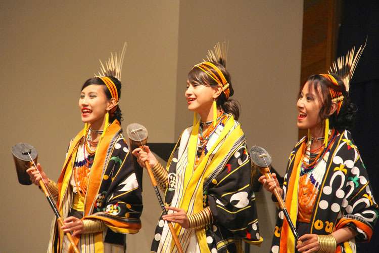 Tetseo siblings  performing at a programme