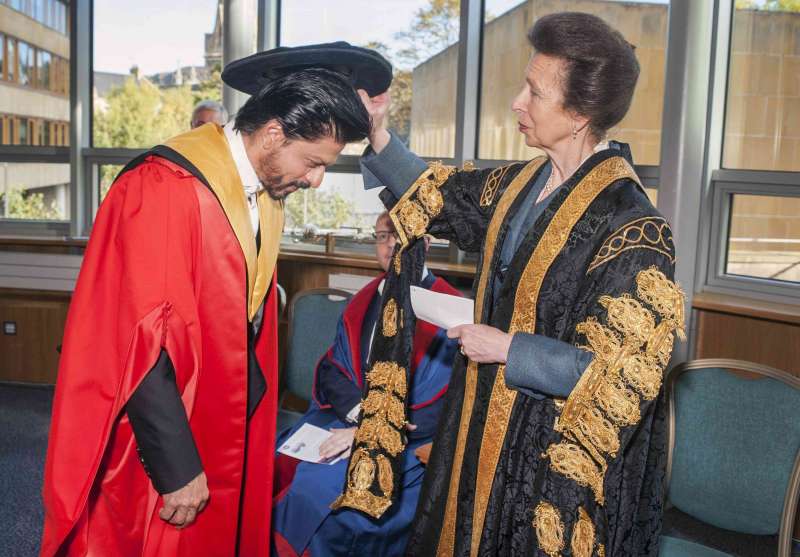 Shah Rukh Khan receives Honorary Degree from University Of Edinburgh 004