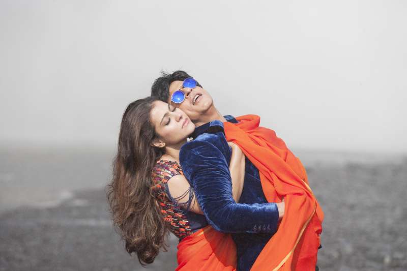 A still from Dilwale Song Gerua 