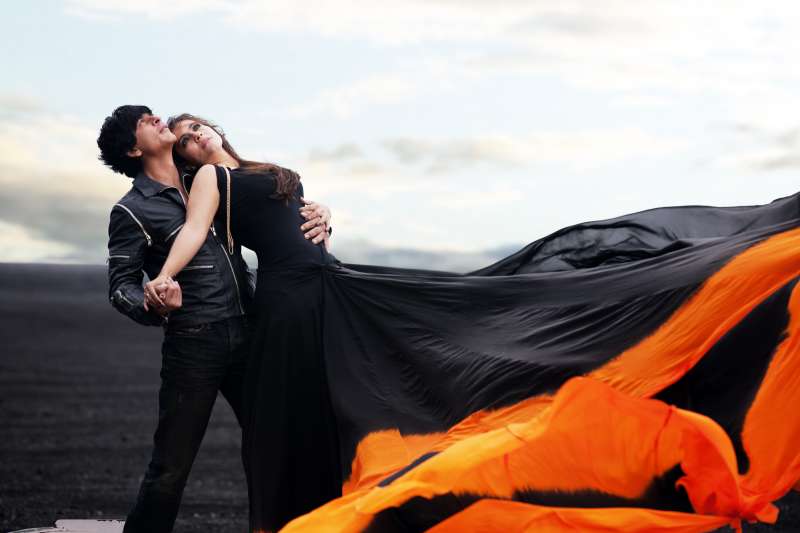 A still from Dilwale Song Gerua