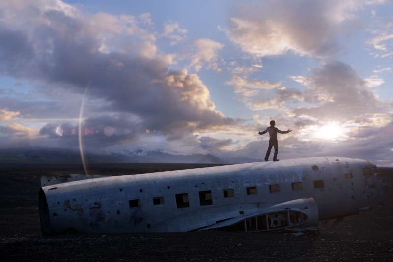 A still from Dilwale Song Gerua