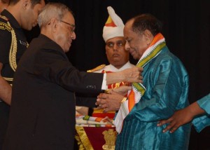 President Pranab Mukherjee with singer Dr. M. Balamuralikrishna at Rashtrapati Bhavan in New Delhi on March 22, 2014.