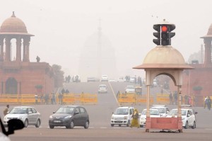 New Delhi: A view of Rajpath on a foggy morning in New Delhi on Jan 7, 2016. (Photo: IANS)