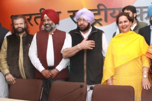 New Delhi: Navjot Kaur Sidhu and hockey player-turned-politician Pargat Singh join Congress in the presence of Punjab Congress chief Captain Amarinder Singh in New Delhi on Nov 28, 2016. (Photo: Amlan Paliwal/IANS)